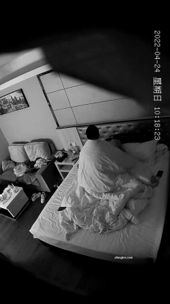 新流出360酒店 商务房偷拍骚气艺校学妹换上黑丝倒立一字马掰开双腿等你进 截图8