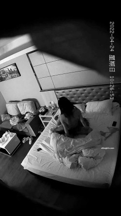 新流出360酒店 商务房偷拍骚气艺校学妹换上黑丝倒立一字马掰开双腿等你进 截图10