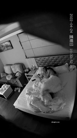 新流出360酒店 商务房偷拍骚气艺校学妹换上黑丝倒立一字马掰开双腿等你进 截图12