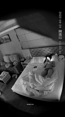 新流出360酒店 商务房偷拍骚气艺校学妹换上黑丝倒立一字马掰开双腿等你进 截图13
