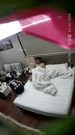 新流出360酒店 商务房偷拍骚气艺校学妹换上黑丝倒立一字马掰开双腿等你进 截图16