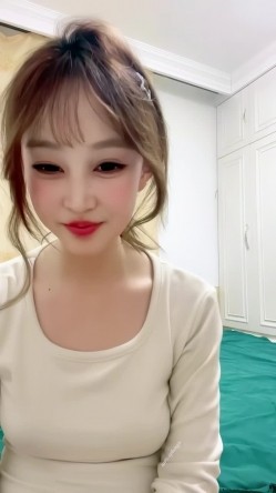真实露脸大学生！土豪重金定制，19岁艺校高颜值美女线上接活儿，居家宿舍各种裸舞勾引，身材好又骚又是无毛 截图4