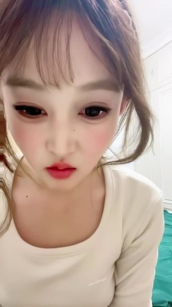 真实露脸大学生！土豪重金定制，19岁艺校高颜值美女线上接活儿，居家宿舍各种裸舞勾引，身材好又骚又是无毛 截图5