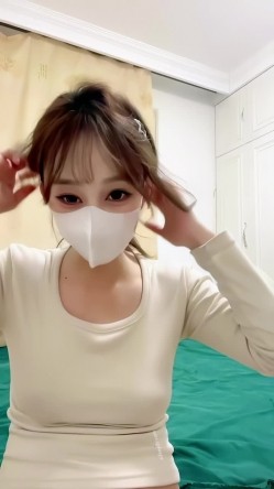 真实露脸大学生！土豪重金定制，19岁艺校高颜值美女线上接活儿，居家宿舍各种裸舞勾引，身材好又骚又是无毛 截图8