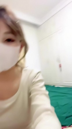 真实露脸大学生！土豪重金定制，19岁艺校高颜值美女线上接活儿，居家宿舍各种裸舞勾引，身材好又骚又是无毛 截图10