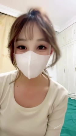 真实露脸大学生！土豪重金定制，19岁艺校高颜值美女线上接活儿，居家宿舍各种裸舞勾引，身材好又骚又是无毛 截图12