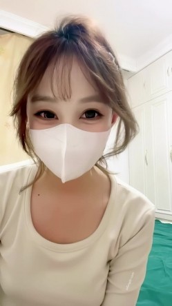 真实露脸大学生！土豪重金定制，19岁艺校高颜值美女线上接活儿，居家宿舍各种裸舞勾引，身材好又骚又是无毛 截图13