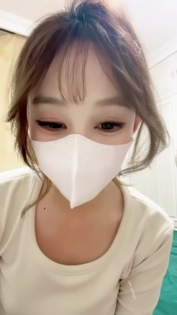 真实露脸大学生！土豪重金定制，19岁艺校高颜值美女线上接活儿，居家宿舍各种裸舞勾引，身材好又骚又是无毛 截图14