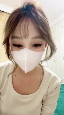 真实露脸大学生！土豪重金定制，19岁艺校高颜值美女线上接活儿，居家宿舍各种裸舞勾引，身材好又骚又是无毛 截图15