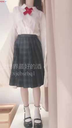 ️【青春无敌】，极品白虎粉穴，反差女神【烧酒sjcbsrbq】推特视图全集，各种制服道具，紫薇喷水，内窥镜看子宫 截图1