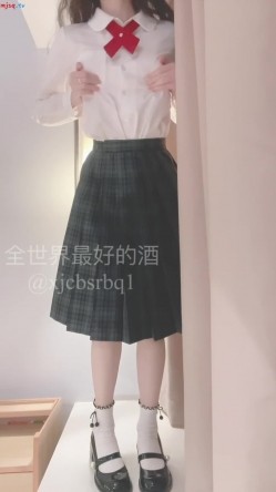 ️【青春无敌】，极品白虎粉穴，反差女神【烧酒sjcbsrbq】推特视图全集，各种制服道具，紫薇喷水，内窥镜看子宫 截图2