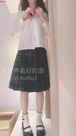 ️【青春无敌】，极品白虎粉穴，反差女神【烧酒sjcbsrbq】推特视图全集，各种制服道具，紫薇喷水，内窥镜看子宫 截图4