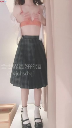 ️【青春无敌】，极品白虎粉穴，反差女神【烧酒sjcbsrbq】推特视图全集，各种制服道具，紫薇喷水，内窥镜看子宫 截图5