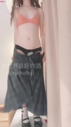 ️【青春无敌】，极品白虎粉穴，反差女神【烧酒sjcbsrbq】推特视图全集，各种制服道具，紫薇喷水，内窥镜看子宫 截图6