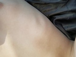 学校接表妹回家过中秋节,车上她不断撩我 没把持住 在车上把她给办了 截图3