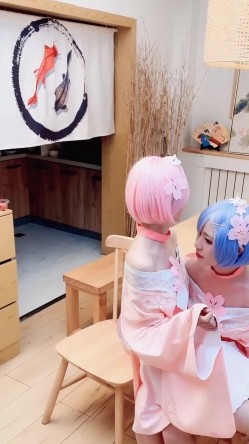 高端ACG业界女神爆机少女 喵小吉&金鱼 双模巨献《从零开始的女体盛宴》超色情舔乳磨穴 截图4