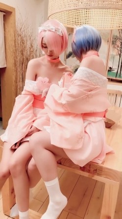 高端ACG业界女神爆机少女 喵小吉&金鱼 双模巨献《从零开始的女体盛宴》超色情舔乳磨穴 截图5