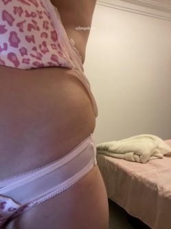 兄弟们 这奶子绝了【xiaoni2599】极品美乳 又大又圆还坚挺 细腰长腿 大鸡巴跳弹自慰 害我狂撸 截图5