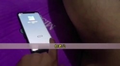 偷情给男友打电话 没憋住 差点被发现 截图2