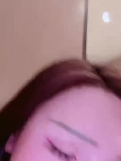 穷人女神金主母狗！巨乳绿茶婊【顾灵曦】私拍福利，吃屌车震道具自慰，被土豪无套射了满背 截图6