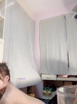 青春无敌 SS级完美身材推特女神【希希】重金私人订制露脸裸舞紫薇化妆品当道具自慰高潮吐舌头翻白眼 截图1