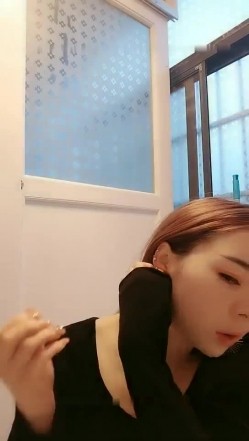 打扮性感颜值美女迷人假扮招嫖卖淫女勾搭大叔回家里啪啪口爆吞精 截图10