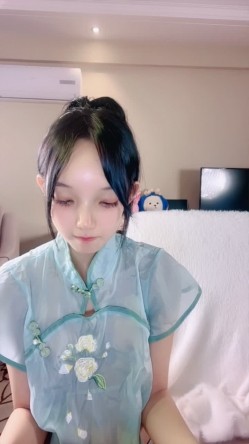 出道即巅峰，清纯娇小新人【鬼鬼】付费福利，全裸骚舞，道具自慰 截图2