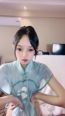 出道即巅峰，清纯娇小新人【鬼鬼】付费福利，全裸骚舞，道具自慰 截图4