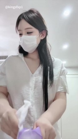 新人尤物【阳具收割机】绝色 丰满爆乳 身材秀 最佳炮架 巨乳 假屌猛插粉屄 淫水流一屁股 截图4