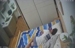 酒店高清偷拍 相处时间不是很久的情侣应该是第一次开房很腼腆 截图3