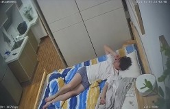 酒店高清偷拍 相处时间不是很久的情侣应该是第一次开房很腼腆 截图4