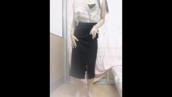 无滤镜玩的就是真实，电报群土豪高价定制，露脸良家大学生小姐姐【周周】私拍赚外快，俏皮可爱，道具紫薇形体展示 截图1