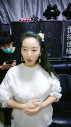 搞婚庆的大哥和大姐在后台就干上了，全程露脸口交大鸡巴，直接在椅子上各种爆草抽插，跳蛋玩弄骚穴不要错过 截图1