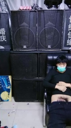 搞婚庆的大哥和大姐在后台就干上了，全程露脸口交大鸡巴，直接在椅子上各种爆草抽插，跳蛋玩弄骚穴不要错过 截图6
