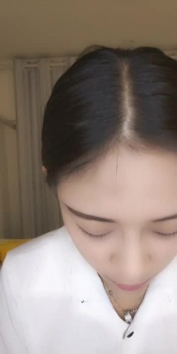欠操的女人就是骚，露脸约炮小哥给舔鸡巴，开档黑丝情趣主动上位叫的好骚，小哥哥暴力后入没控制住喷射浓精 截图1