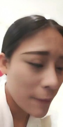 欠操的女人就是骚，露脸约炮小哥给舔鸡巴，开档黑丝情趣主动上位叫的好骚，小哥哥暴力后入没控制住喷射浓精 截图3