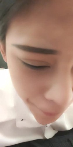 欠操的女人就是骚，露脸约炮小哥给舔鸡巴，开档黑丝情趣主动上位叫的好骚，小哥哥暴力后入没控制住喷射浓精 截图4