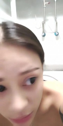 欠操的女人就是骚，露脸约炮小哥给舔鸡巴，开档黑丝情趣主动上位叫的好骚，小哥哥暴力后入没控制住喷射浓精 截图11
