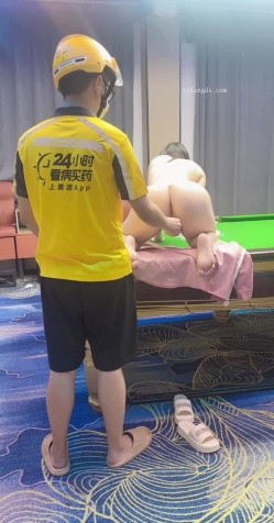 查小理颜值母狗【桃桃丸子】调教双母狗，健身房露出屌爆了，强烈推荐 截图1