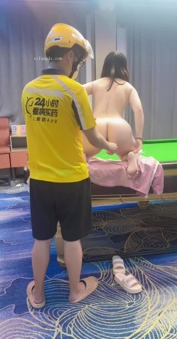 查小理颜值母狗【桃桃丸子】调教双母狗，健身房露出屌爆了，强烈推荐 截图2