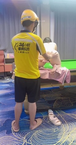 查小理颜值母狗【桃桃丸子】调教双母狗，健身房露出屌爆了，强烈推荐 截图13