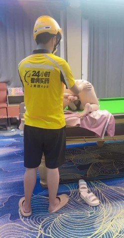 查小理颜值母狗【桃桃丸子】调教双母狗，健身房露出屌爆了，强烈推荐 截图16