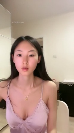 大学生下海！音乐系顶尖素颜女神~【学生妹妹】道具自慰~爽，极品极品，清纯指数爆表，喷血推荐 截图2