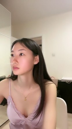 大学生下海！音乐系顶尖素颜女神~【学生妹妹】道具自慰~爽，极品极品，清纯指数爆表，喷血推荐 截图3