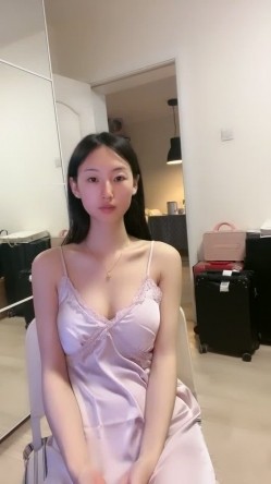 大学生下海！音乐系顶尖素颜女神~【学生妹妹】道具自慰~爽，极品极品，清纯指数爆表，喷血推荐 截图5