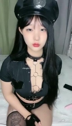 半糖童颜巨乳04年玩偶姐姐-回归穿着连体黑丝和小伙各种体位啪啪，超会口交，还自插屁眼 截图2