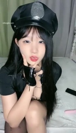 半糖童颜巨乳04年玩偶姐姐-回归穿着连体黑丝和小伙各种体位啪啪，超会口交，还自插屁眼 截图4