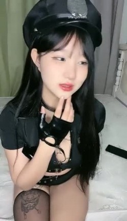 半糖童颜巨乳04年玩偶姐姐-回归穿着连体黑丝和小伙各种体位啪啪，超会口交，还自插屁眼 截图6