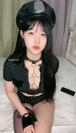 半糖童颜巨乳04年玩偶姐姐-回归穿着连体黑丝和小伙各种体位啪啪，超会口交，还自插屁眼 截图8