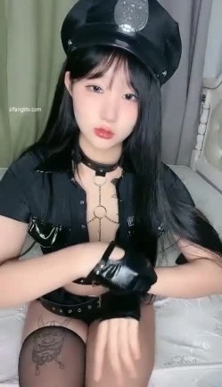 半糖童颜巨乳04年玩偶姐姐-回归穿着连体黑丝和小伙各种体位啪啪，超会口交，还自插屁眼 截图10